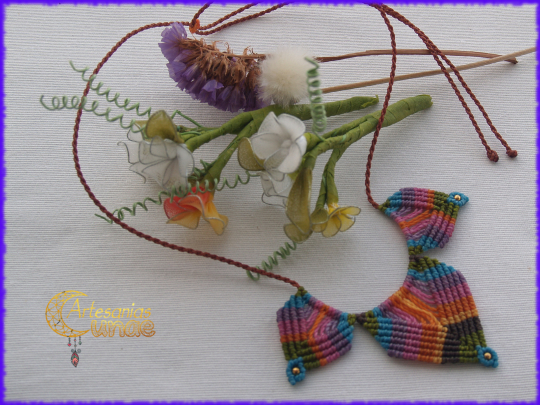 Collar "Garabatos de Colores".