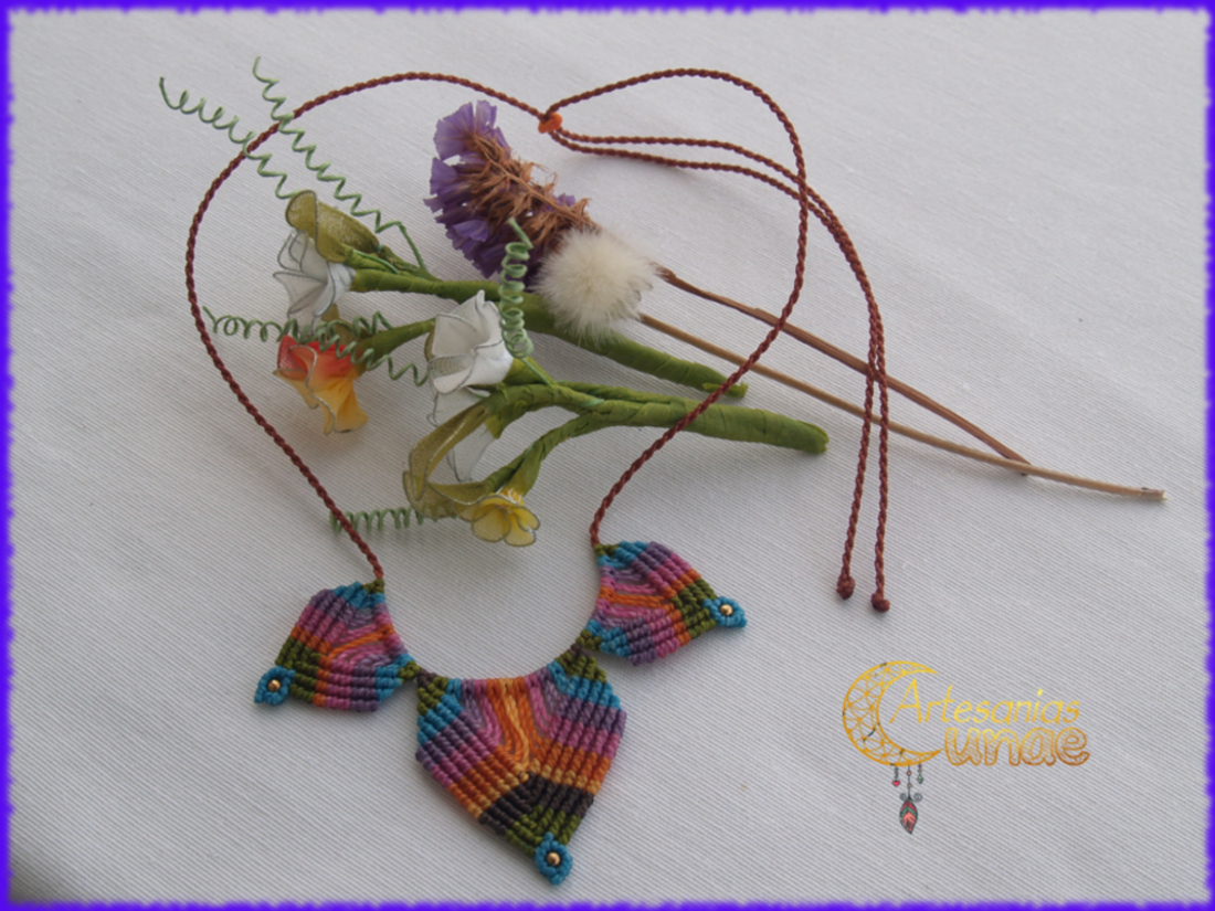 Collar "Garabatos de Colores".
