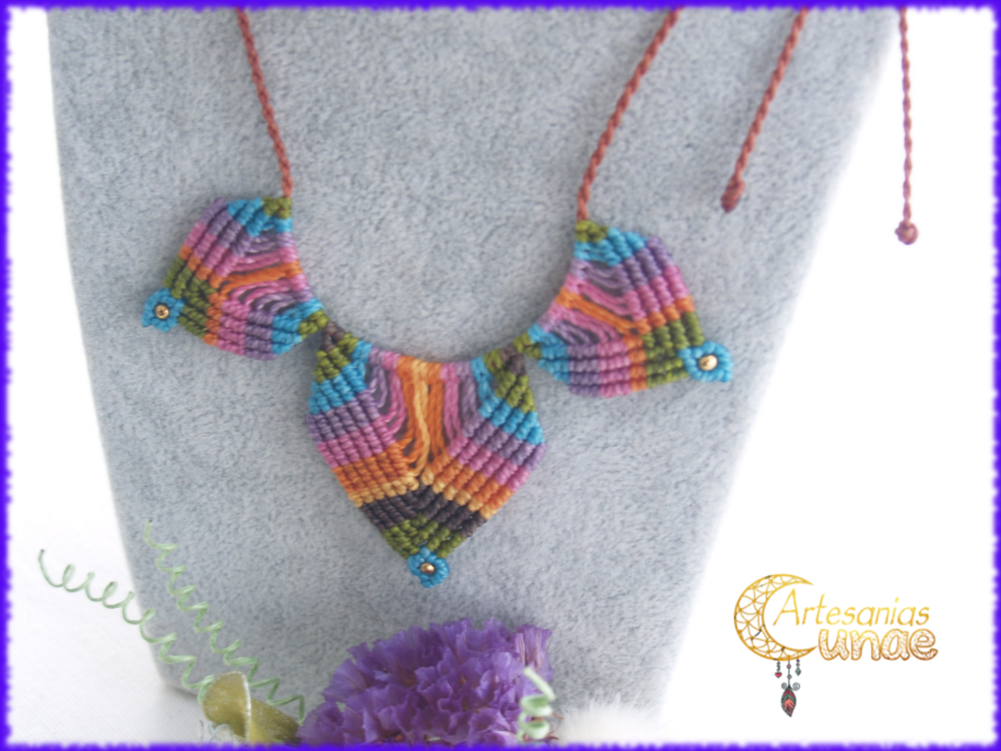 Collar "Garabatos de Colores".