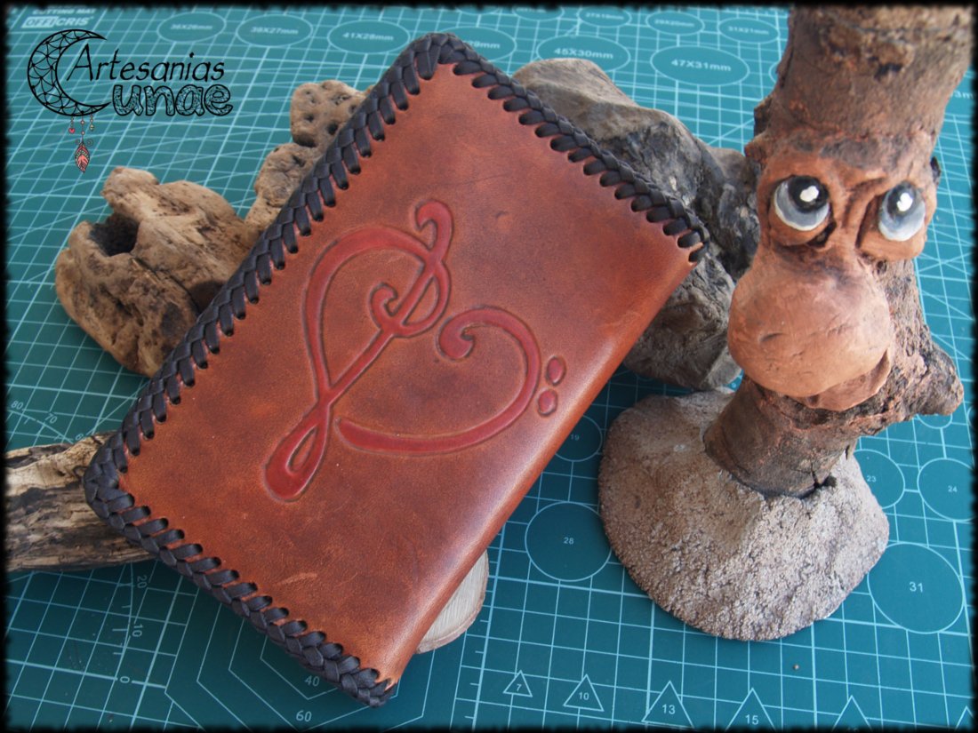 Funda bloc de notas "Sol y FA".