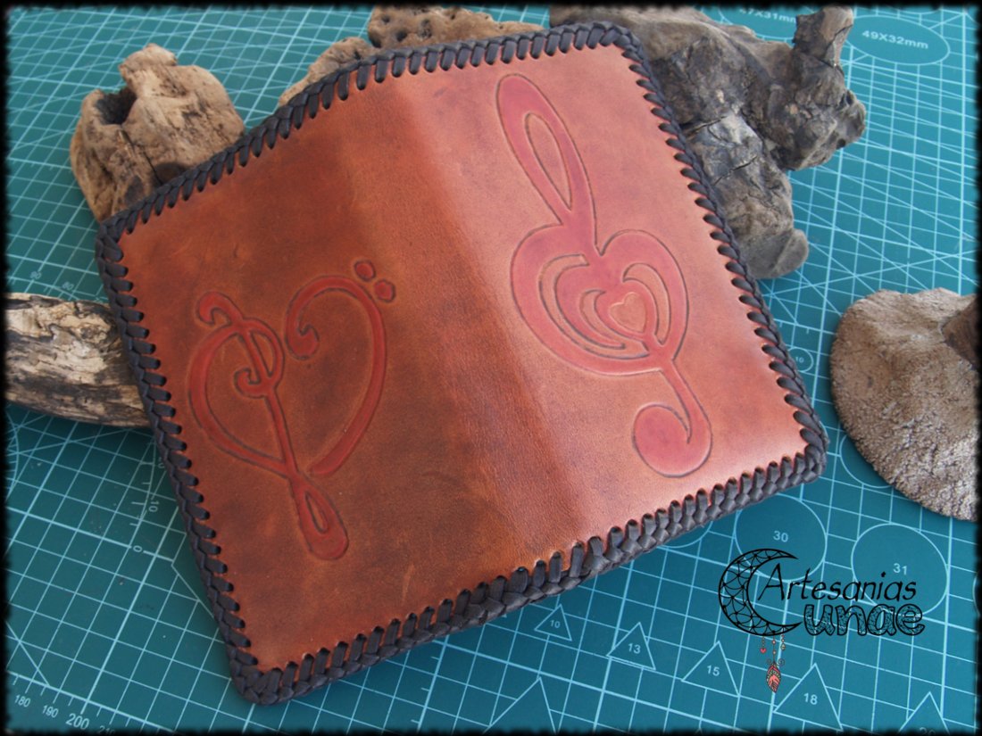 Funda bloc de notas "Sol y FA".